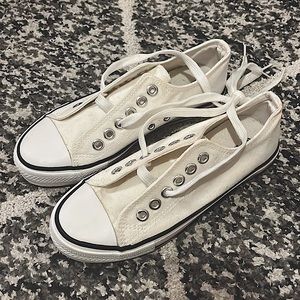 White low top sneakers size EU 38 ~ US 7 (Discounted Shipping)